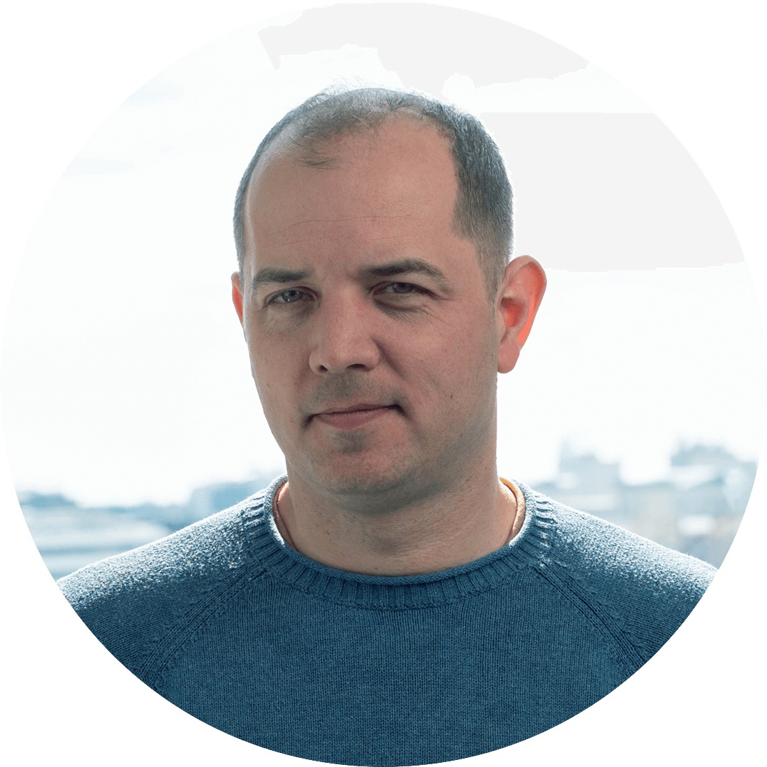Headshot of Daniel Tari.